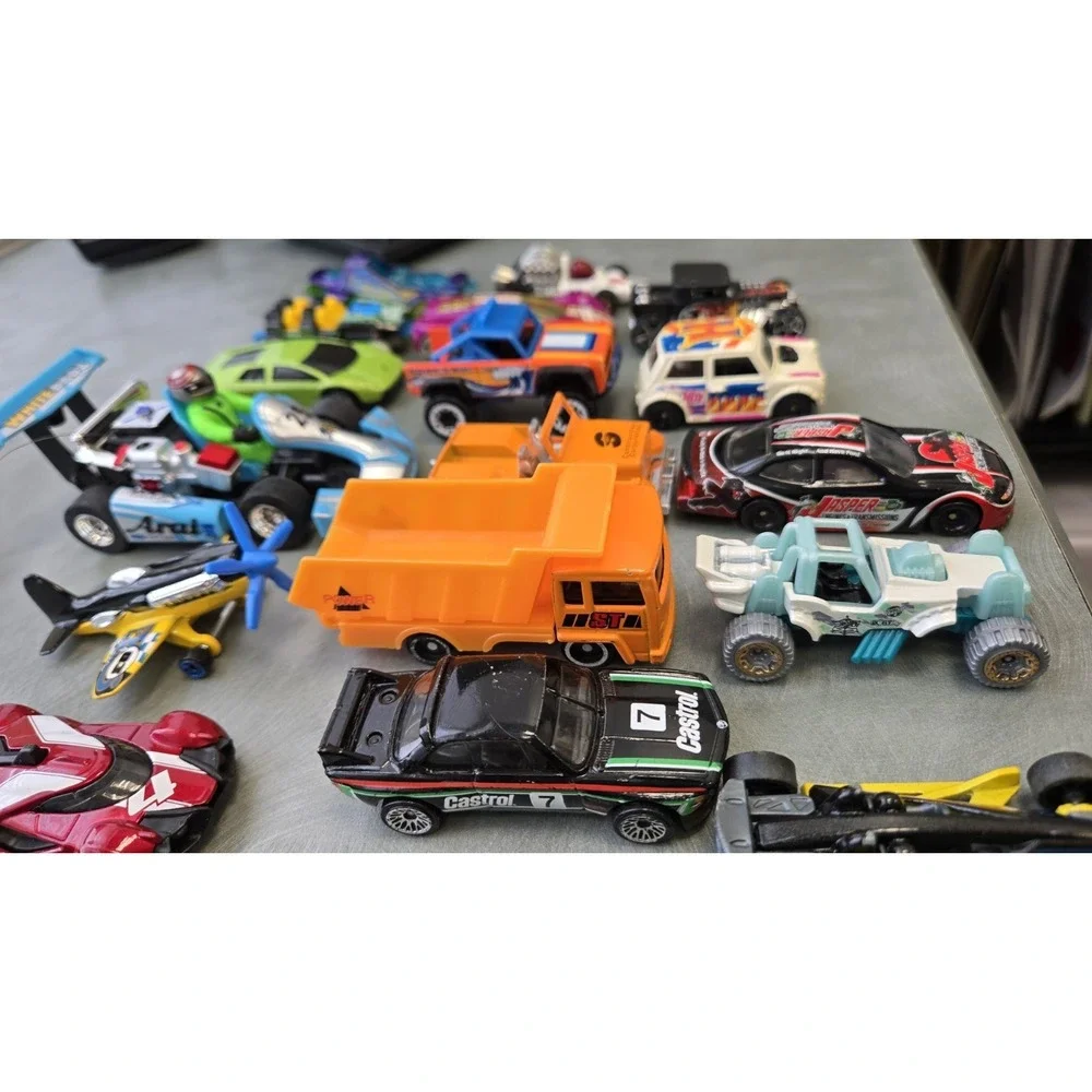 19 Hot Wheels Matchbox Diecast Vehicle Lot BMW Bone Shaker Lamborghini Trucks